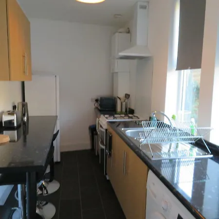 Luxury Cosy 2 Bed House With Garden *