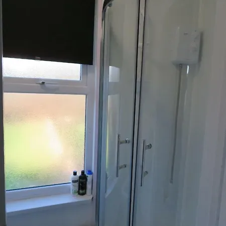 Luxury Cosy 2 Bed House With Garden *