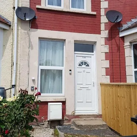 Luxury Cosy 2 Bed House With Garden *
