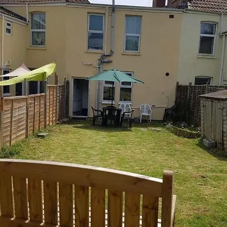 Luxury Cosy 2 Bed House With Garden *
